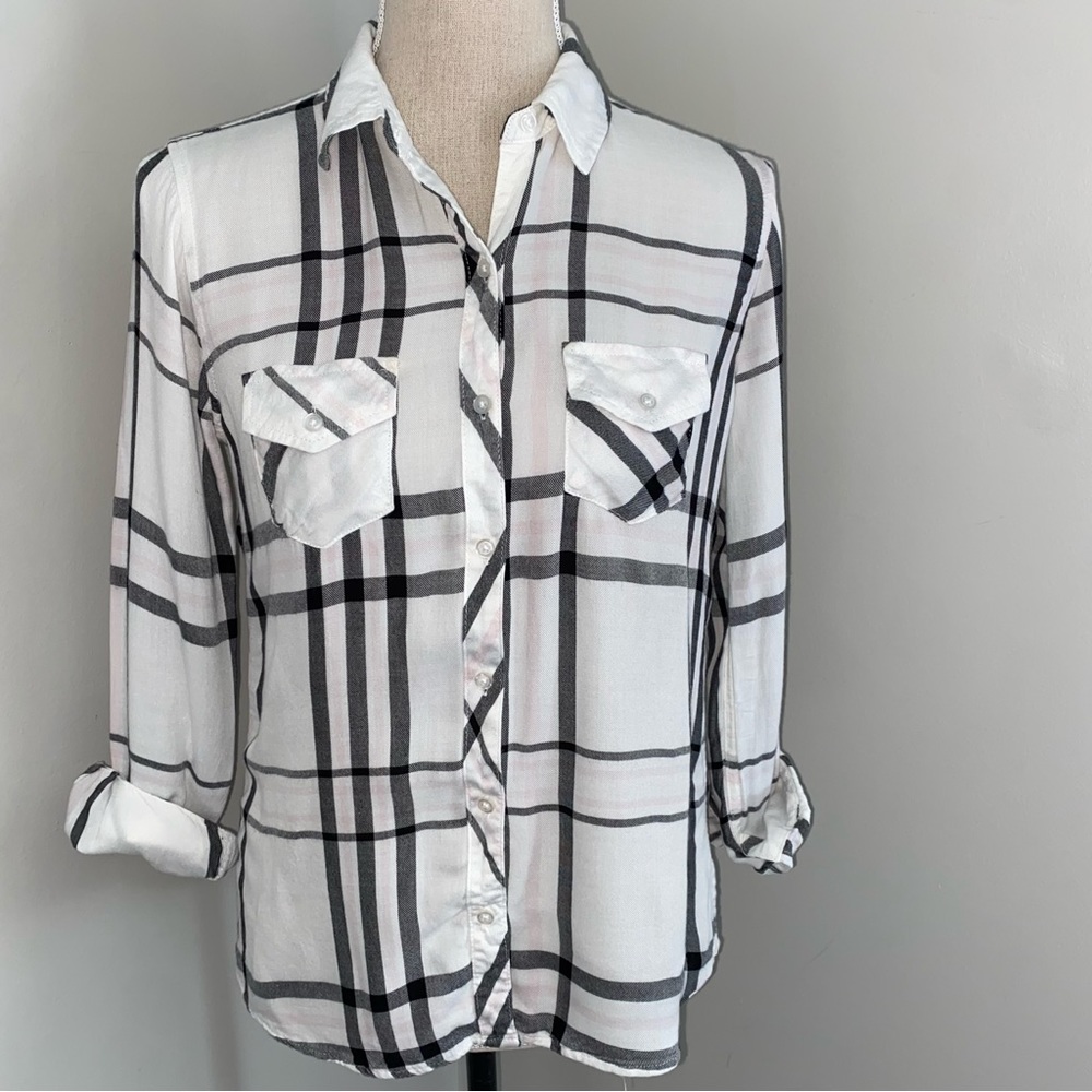Maison Jules black & white plaid rayon button down shirt size Small